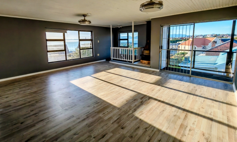 4 Bedroom Property for Sale in De Kelders Western Cape